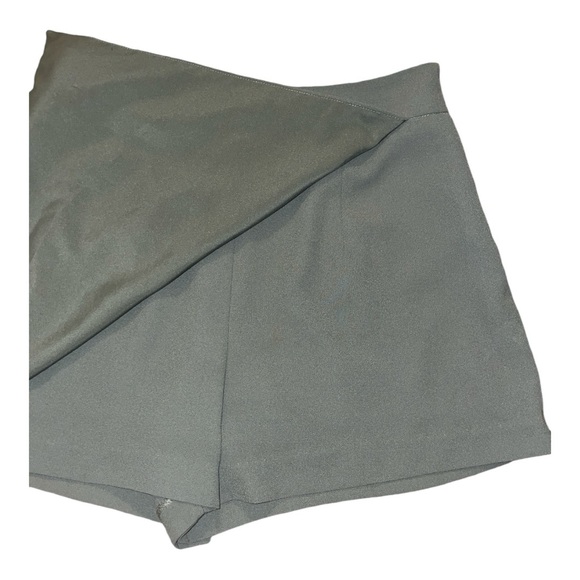 Forever 21 Green Khaki Mini Skirt, Size S, Back Zipper, Casual/Workwear - Picture 3 of 7